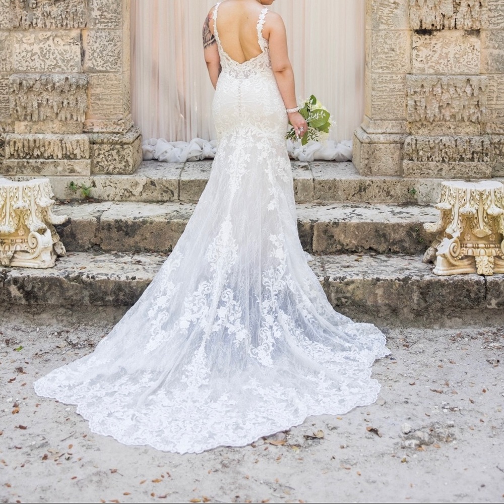 Wedding dress
Lace Sequin dress size 14 
Breast:  36
Waist: 31
Hips:43 1/2